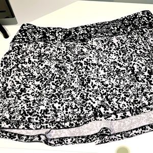 Lululemon skort size 8